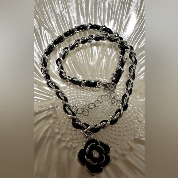 Black Camellia Flower Women's Necklace Choker - Picture 5 of 11